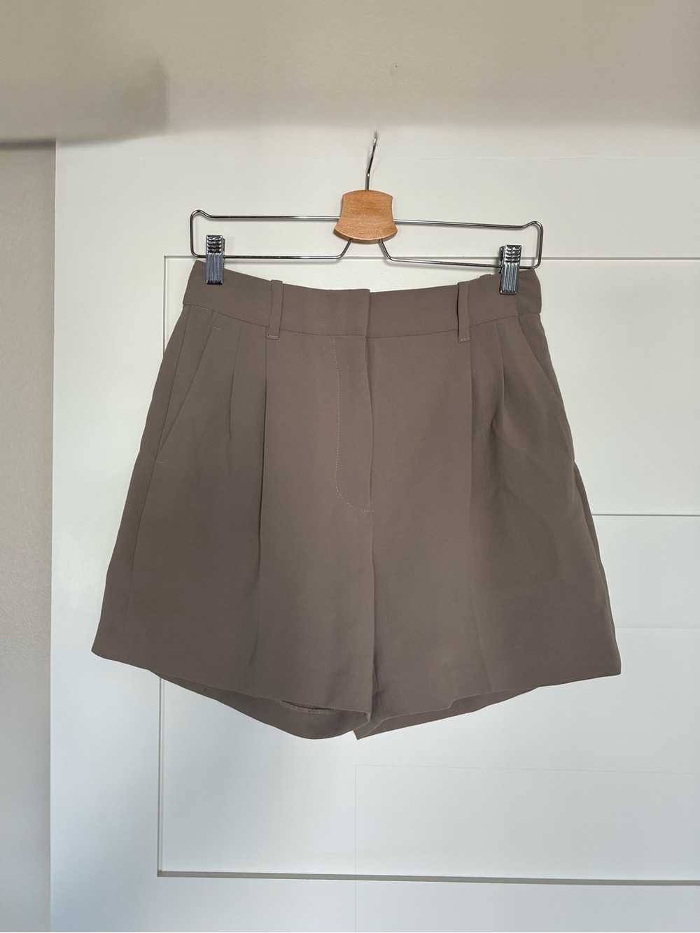 Aritzia 6 The Effortless Short™ - Taupe / Grey Brown